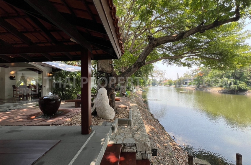 House with Shared Pool in Bangnatrad 